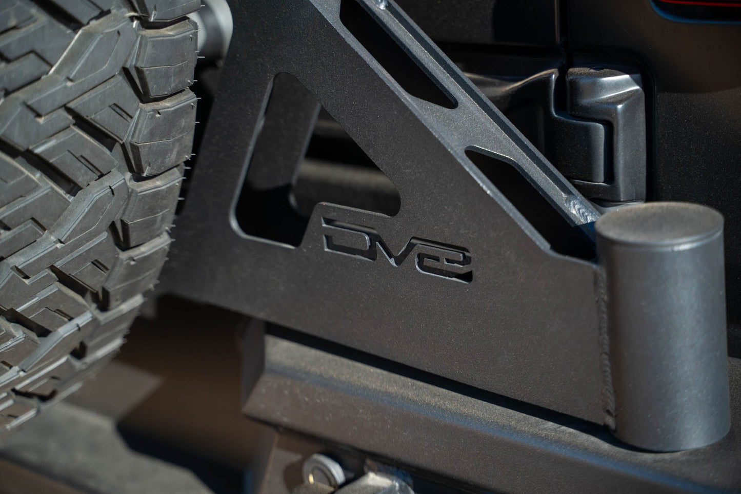 Jeep-JL-Bumper-Mounted-Tire-Carrier_Installed-11.jpg