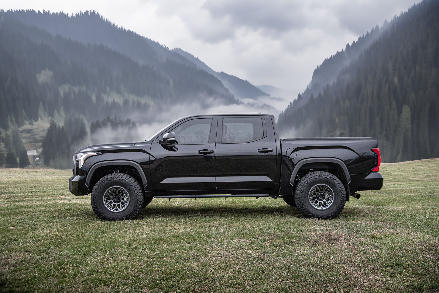 BDS Suspension 2.25 Inch Lift Kit | FOX 3.0 Internal Bypass Factory Race Series | Toyota Tundra (22-24) 4WD - Trucks R Us