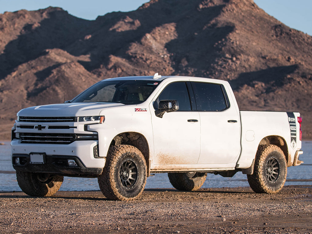 19_SILVERADO_FRONT_THREE_QUARTER_DIRT_WEB_LARGE.jpg