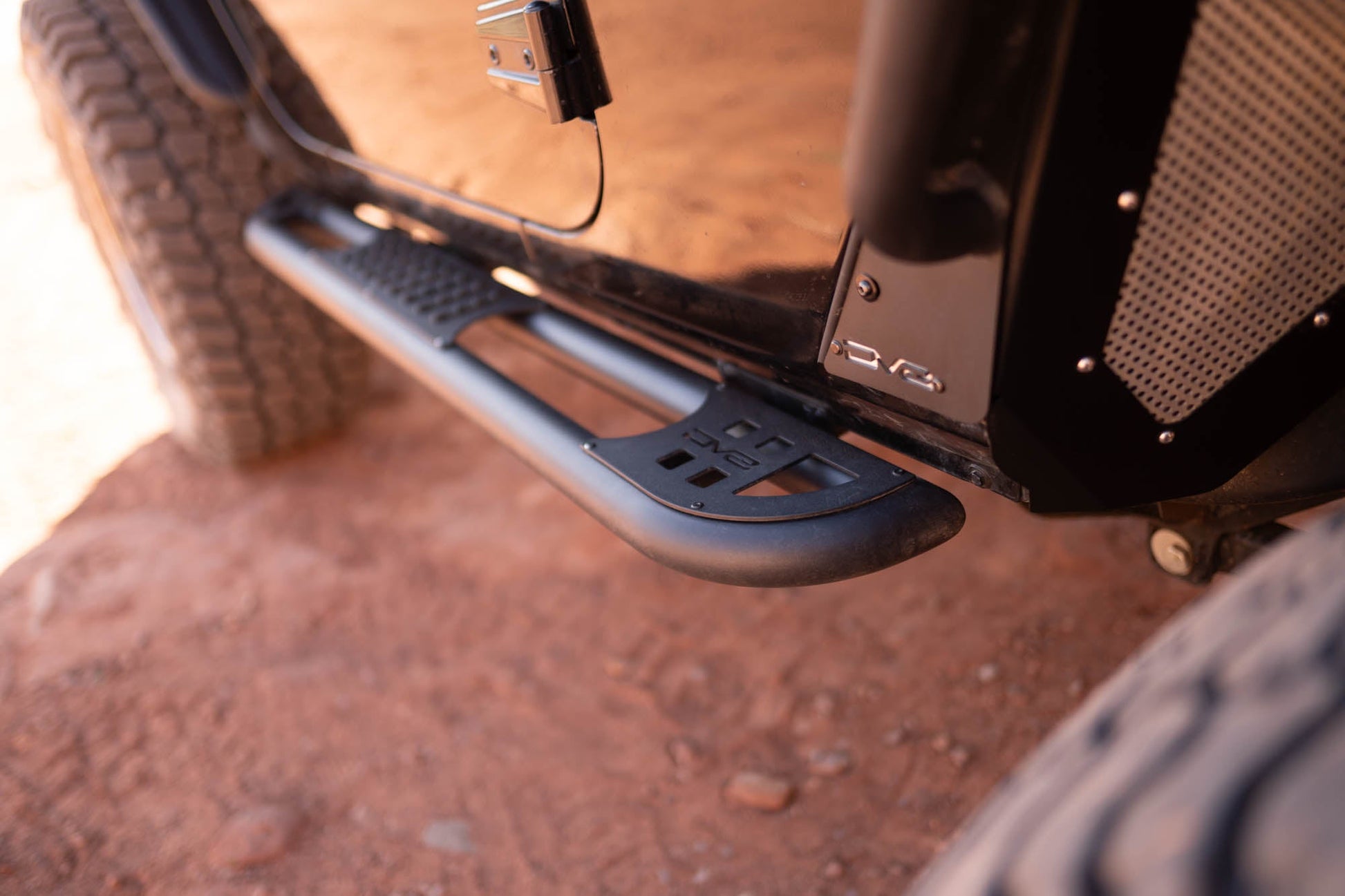 2-Door-Jeep-Wrangler-JK-OE-Plus-Side-Steps-on-the-trail-1.jpg