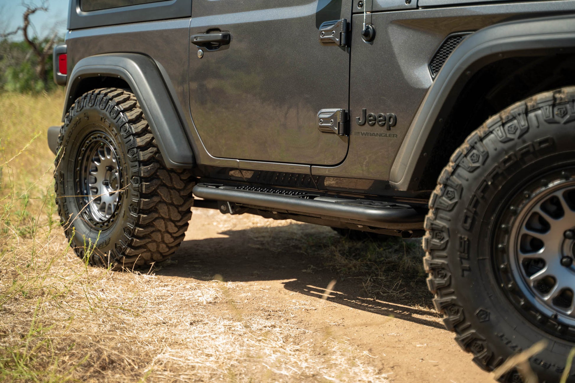 2-Door-Jeep-Wrangler-JL-OE-Plus-Side-Steps-Installed-10.jpg