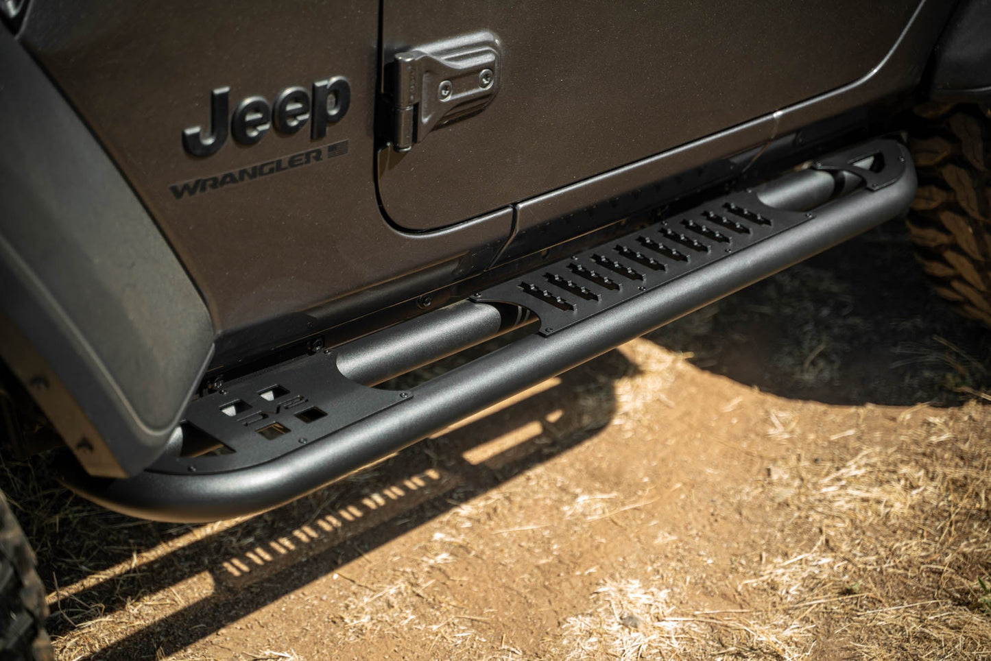 2-Door-Jeep-Wrangler-JL-OE-Plus-Side-Steps-Installed-2.jpg