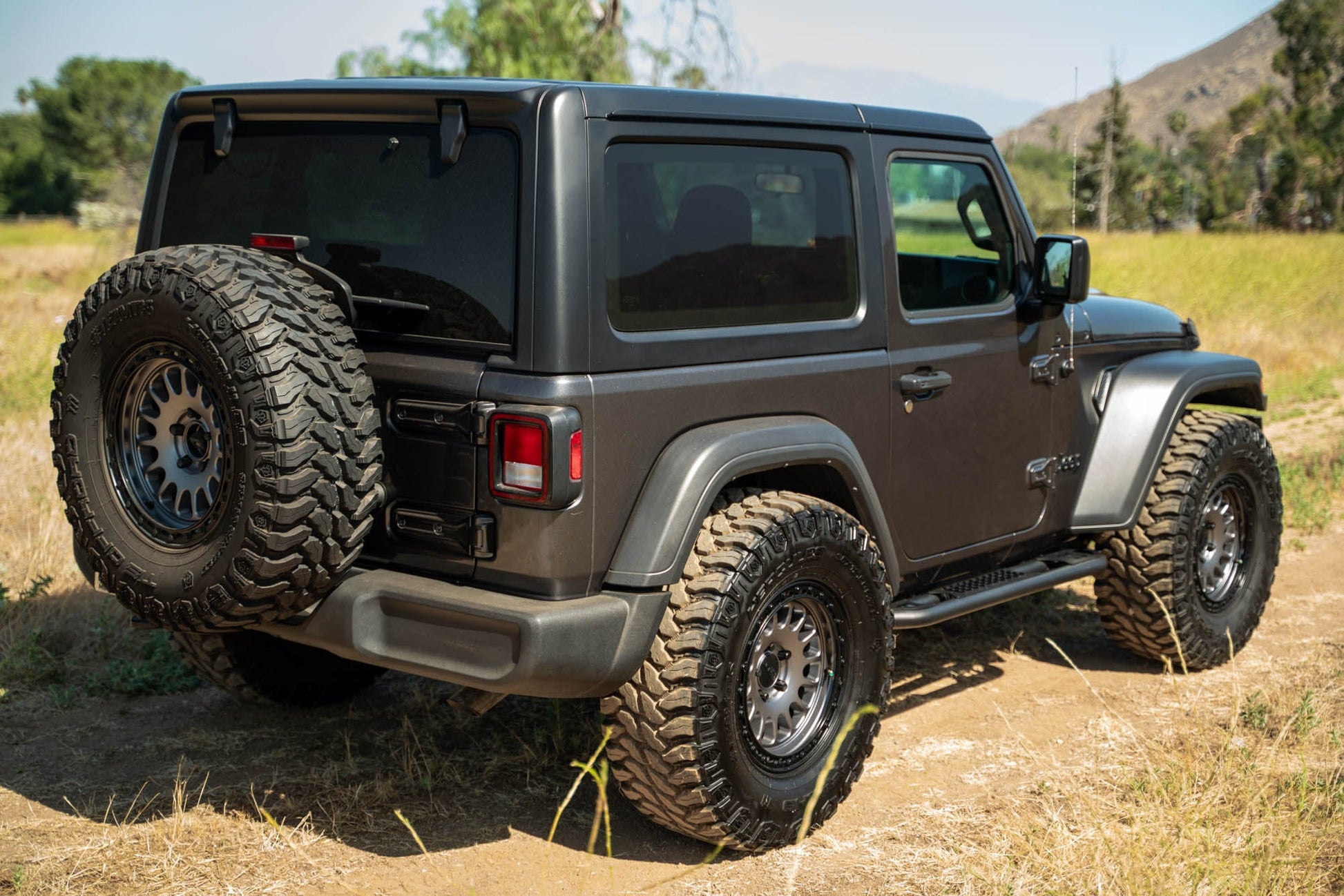 2-Door-Jeep-Wrangler-JL-OE-Plus-Side-Steps-Installed-7.jpg