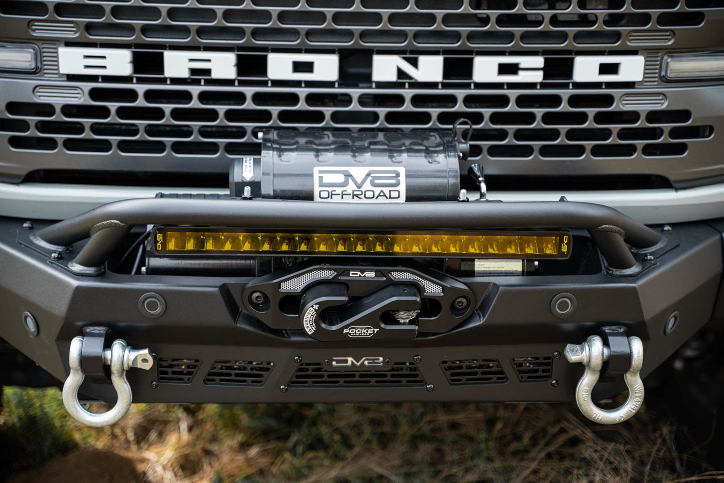 20-Inch-Elite-Series-Amber-LED-Light-Bar-Single-Row-Installed-01.jpg