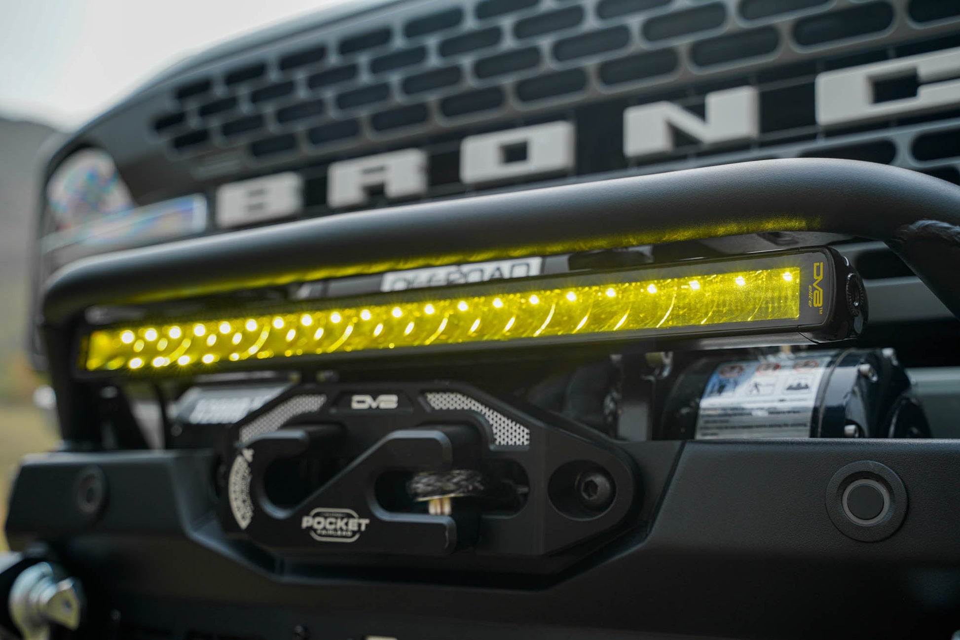 20-Inch-Elite-Series-Amber-LED-Light-Bar-Single-Row-Installed-11.jpg