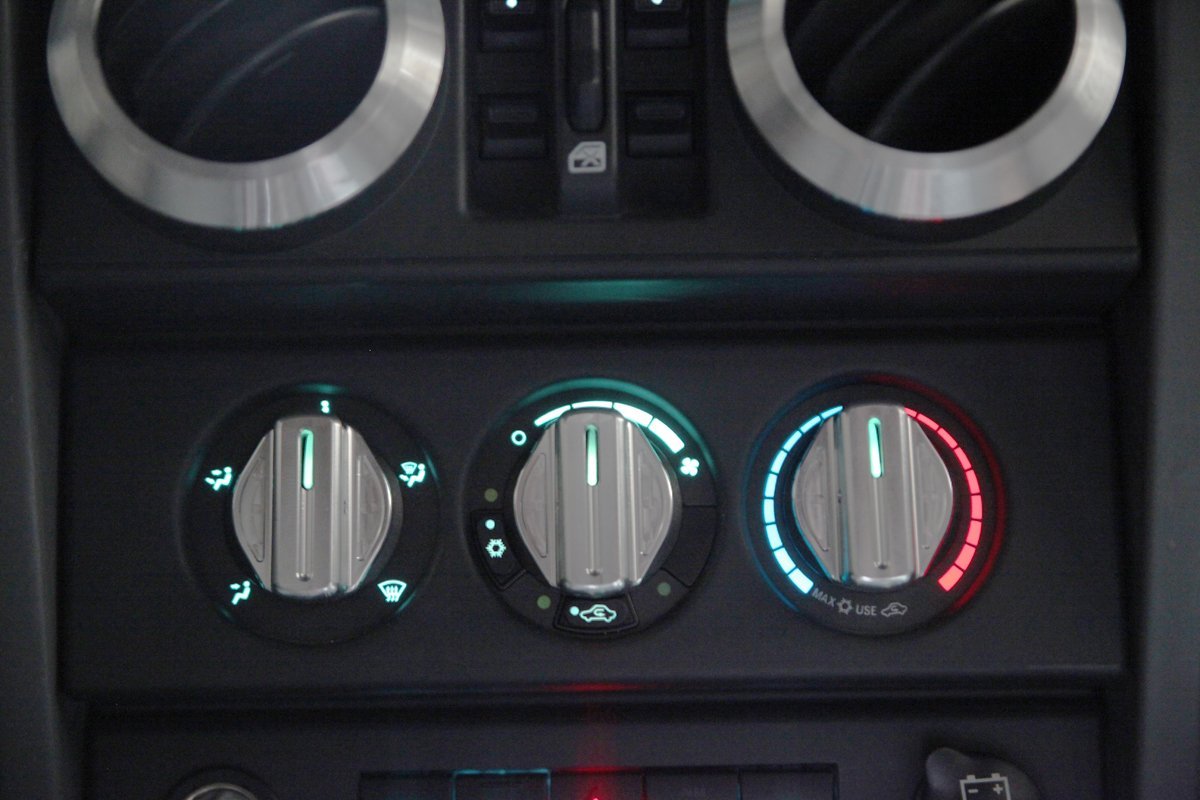 2007-10-jeep-jk-climate-control-knobs-black-dv8-offroad-d-jp-180014-bl-2.jpg