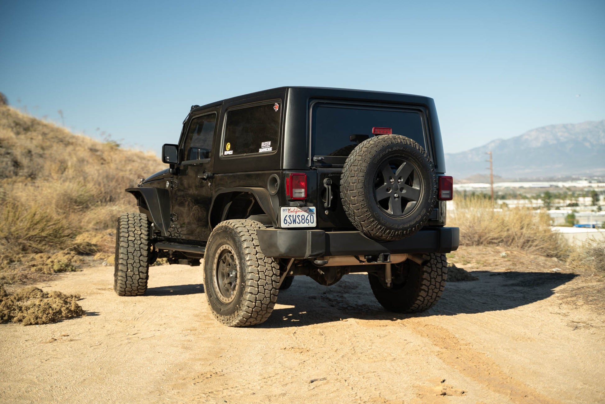2007-2018-2-Door-Jeep-Wrangler-JK-OE-Plus-Side-Steps-Installed-02.jpg