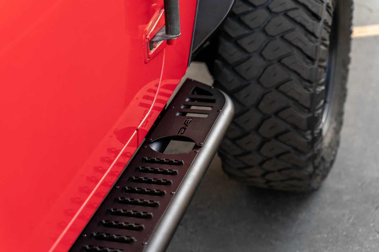 2007-2018-4-Door-Jeep-Wrangler-JK-OE-Plus-Side-Steps_Installed-01.jpg