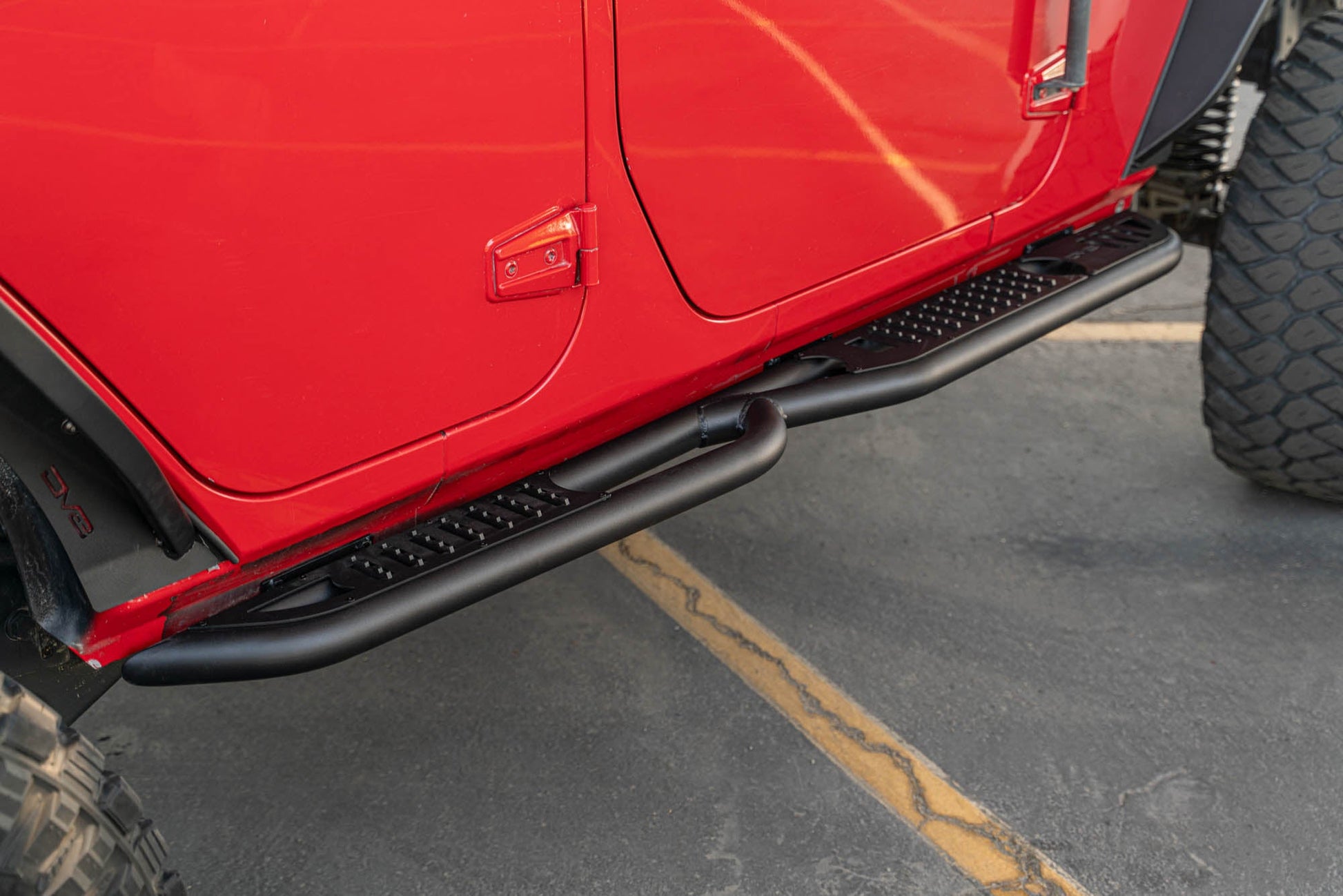 2007-2018-4-Door-Jeep-Wrangler-JK-OE-Plus-Side-Steps_Installed-06.jpg