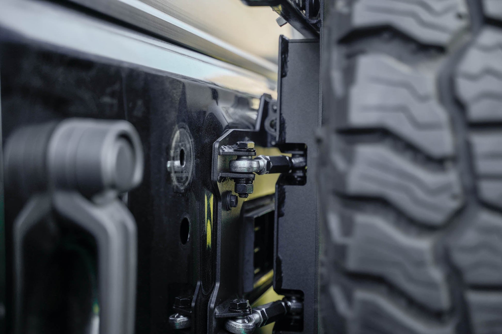 2007-2018-Wrangler-JK-Tire-Carrier-for-MTO-Bumper-Installed-8.jpg