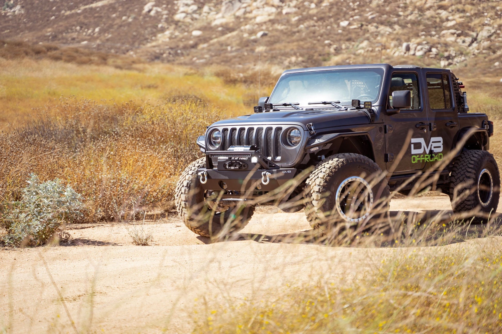 2007-2023-Jeep-Wrangler-Gladiator-FS-25-Stubby-Front-Bumper_Installed_12.jpg