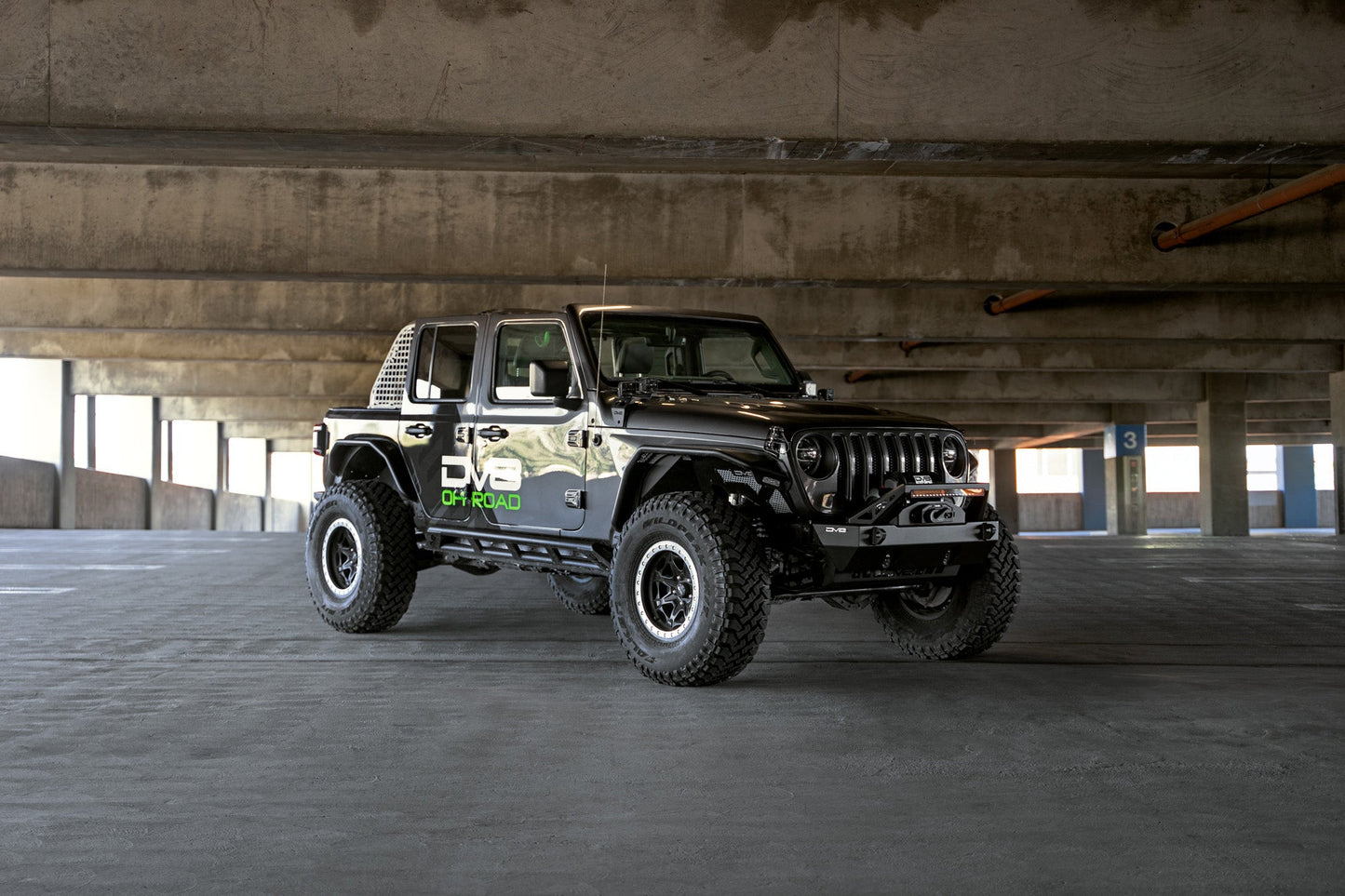 2007-2023-Jeep-Wrangler-Gladiator-FS-25-Stubby-Front-Bumper_Installed_8.jpg