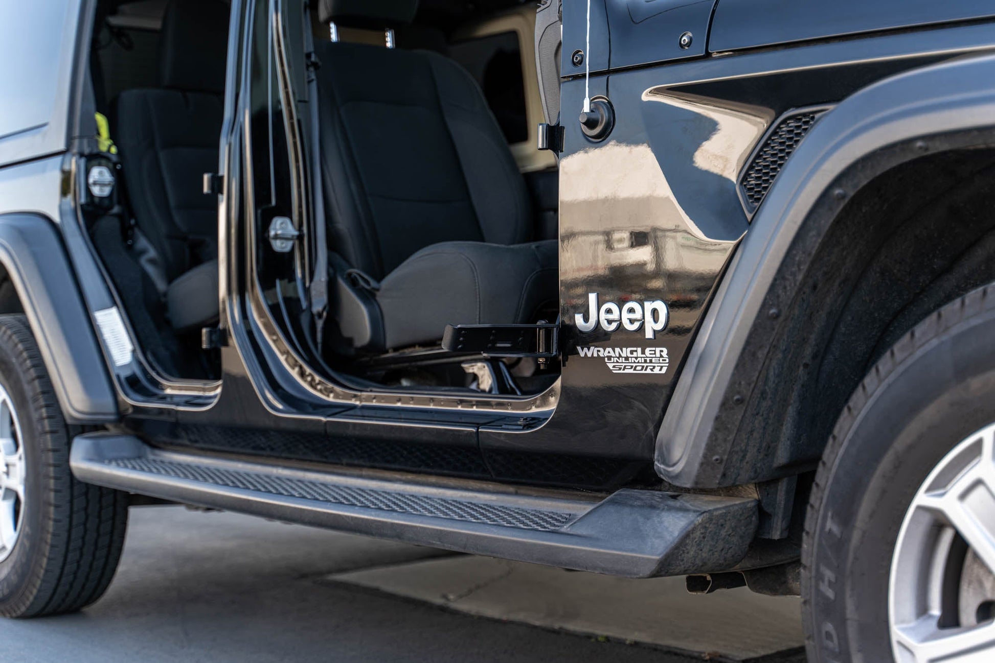 2007-2023-Jeep-Wrangler-JK-JL-Gladiator-JT-Foot-Pegs_Installed-04.jpg