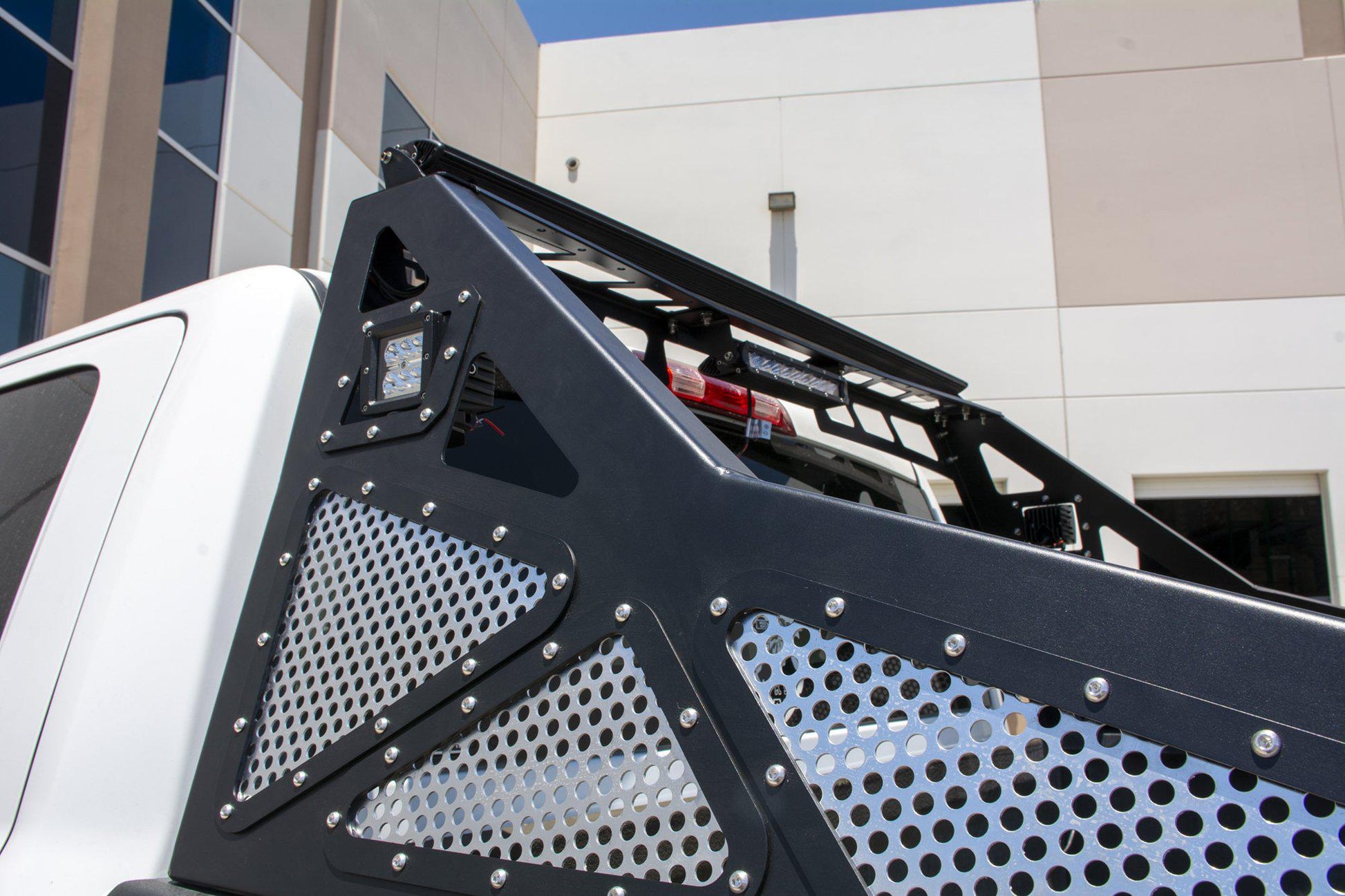 2010-18-ram-150025003500-chase-rack-dv8-offroad-rrdr2-01-4.jpg