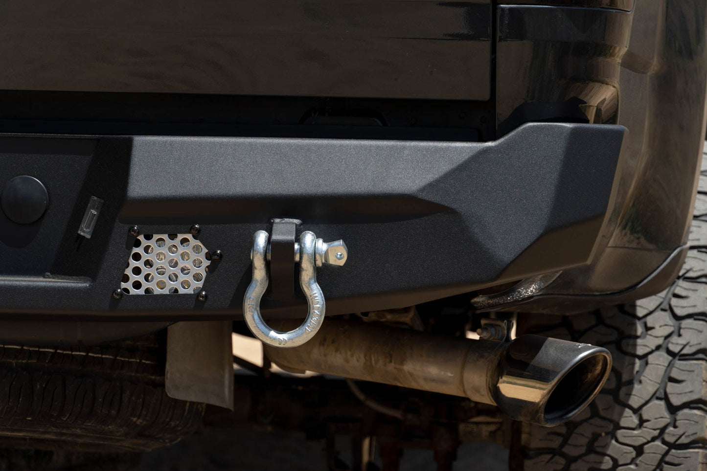 2014-2022-chevy-colorado-and-gmc-canyon-spec-series-rear-bumper-Installed-7.jpg