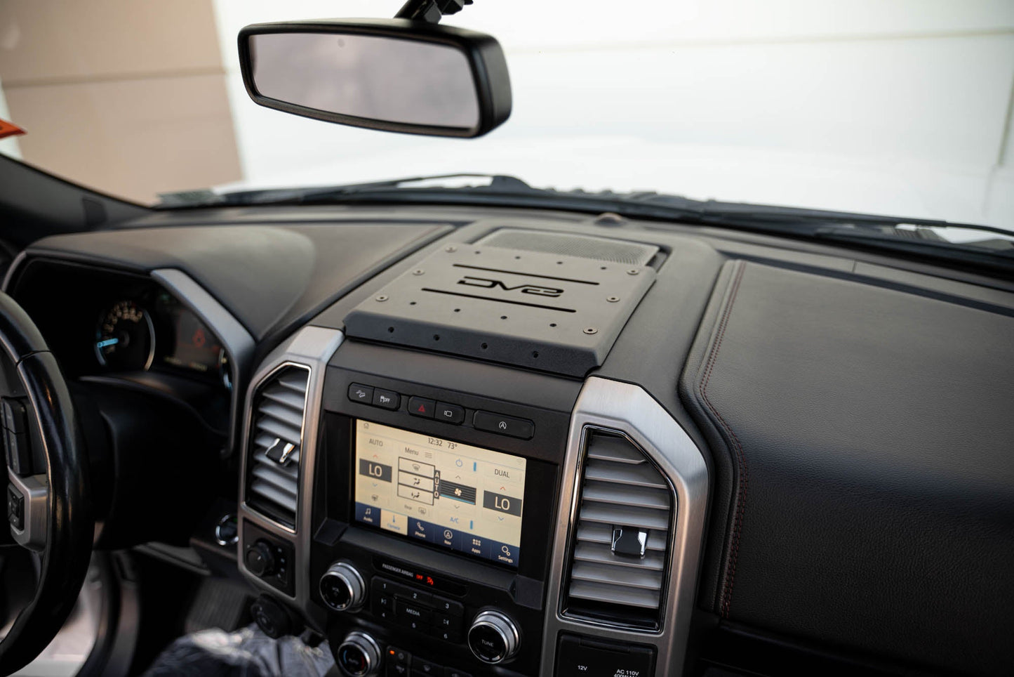 2015-2020-F-150-_-2017-2021-F-250-350-Digital-Device-Dash-Mount-installed-7.jpg