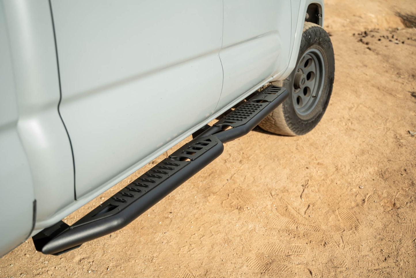 2016-2023-Toyota-Tacoma-Crew-Cab-OE-Plus-Side-Steps-Trail-1.jpg