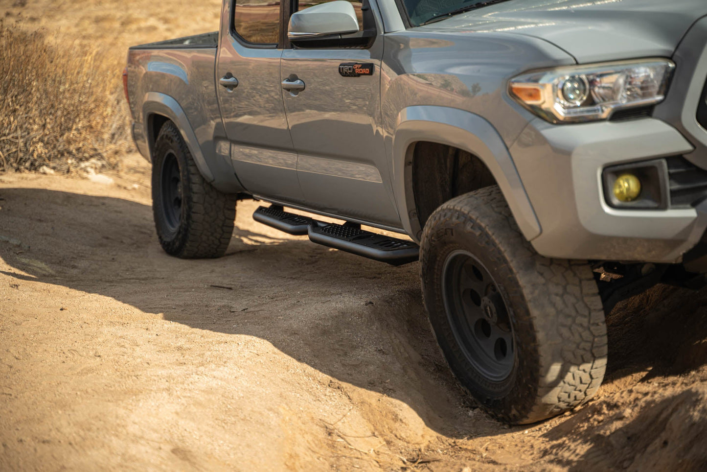 2016-2023-Toyota-Tacoma-Crew-Cab-OE-Plus-Side-Steps-Trail-2.jpg