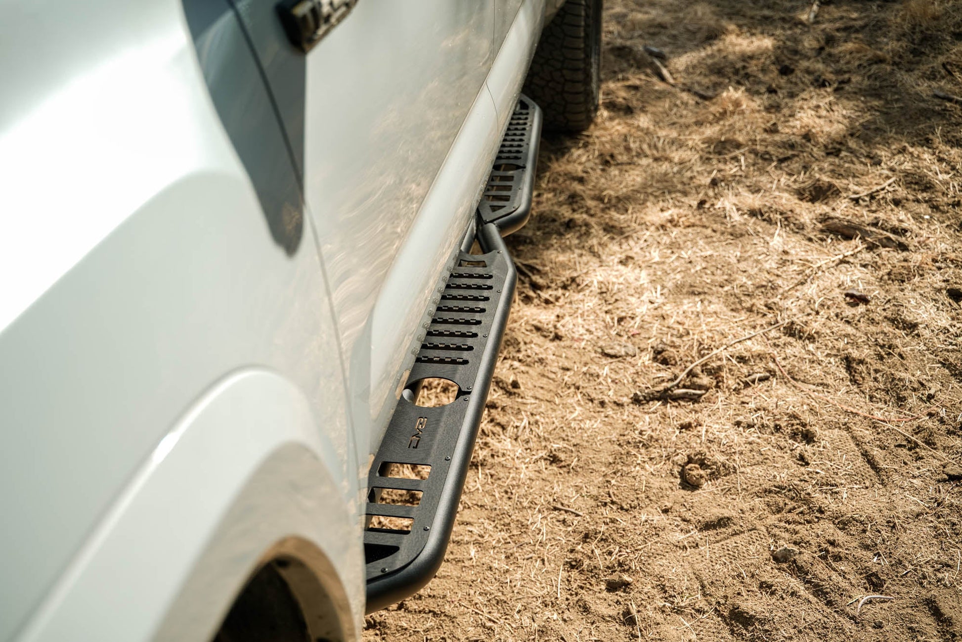 2016-2023-Toyota-Tacoma-Crew-Cab-OE-Plus-Side-Steps-Trail-4.jpg