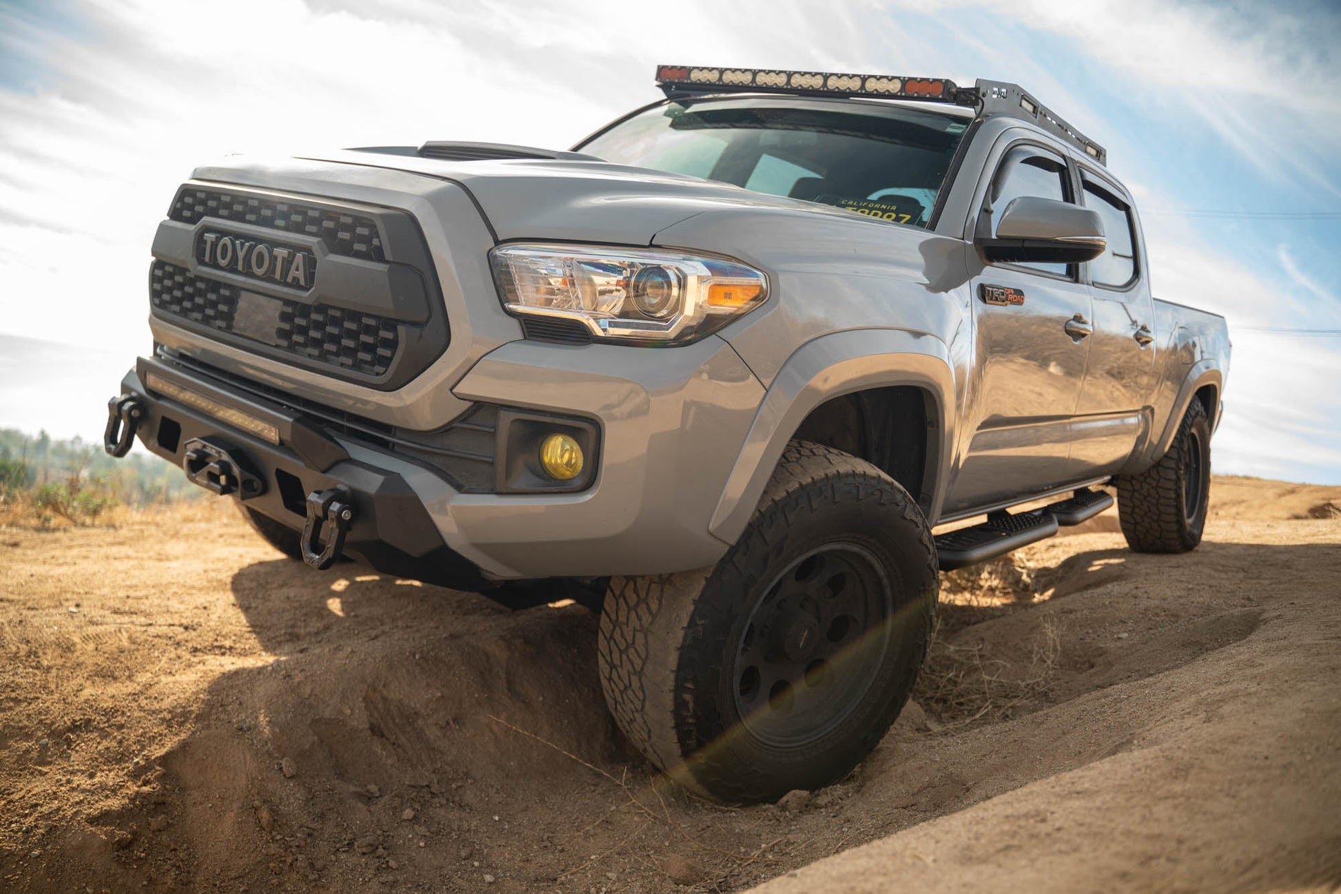 2016-2023-Toyota-Tacoma-Crew-Cab-OE-Plus-Side-Steps-Trail-8.jpg
