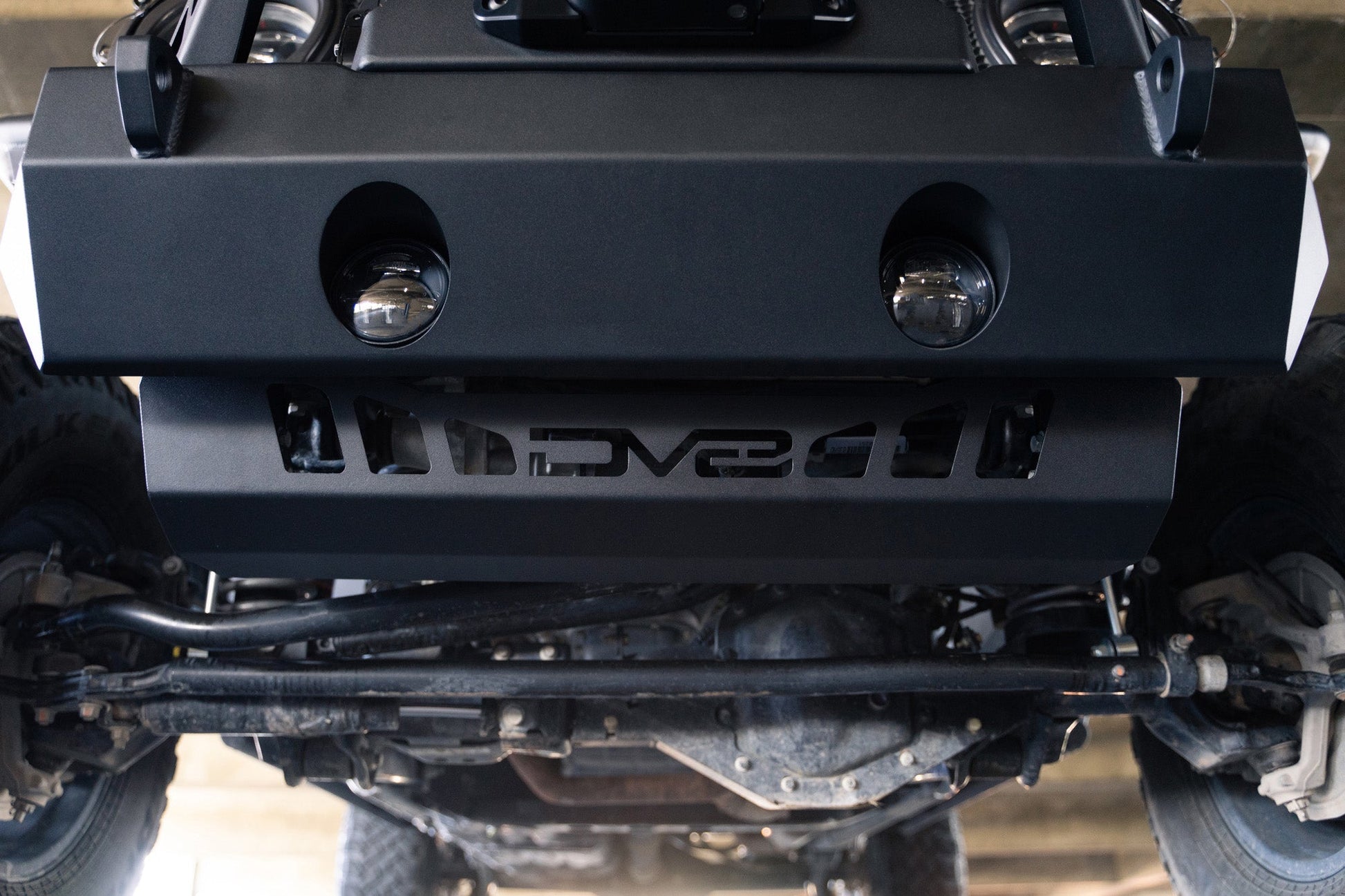 2018-2023-Jeep-JL_JT-Sway-Bar-Disconnect-Skid-Plate_Installed-01.jpg