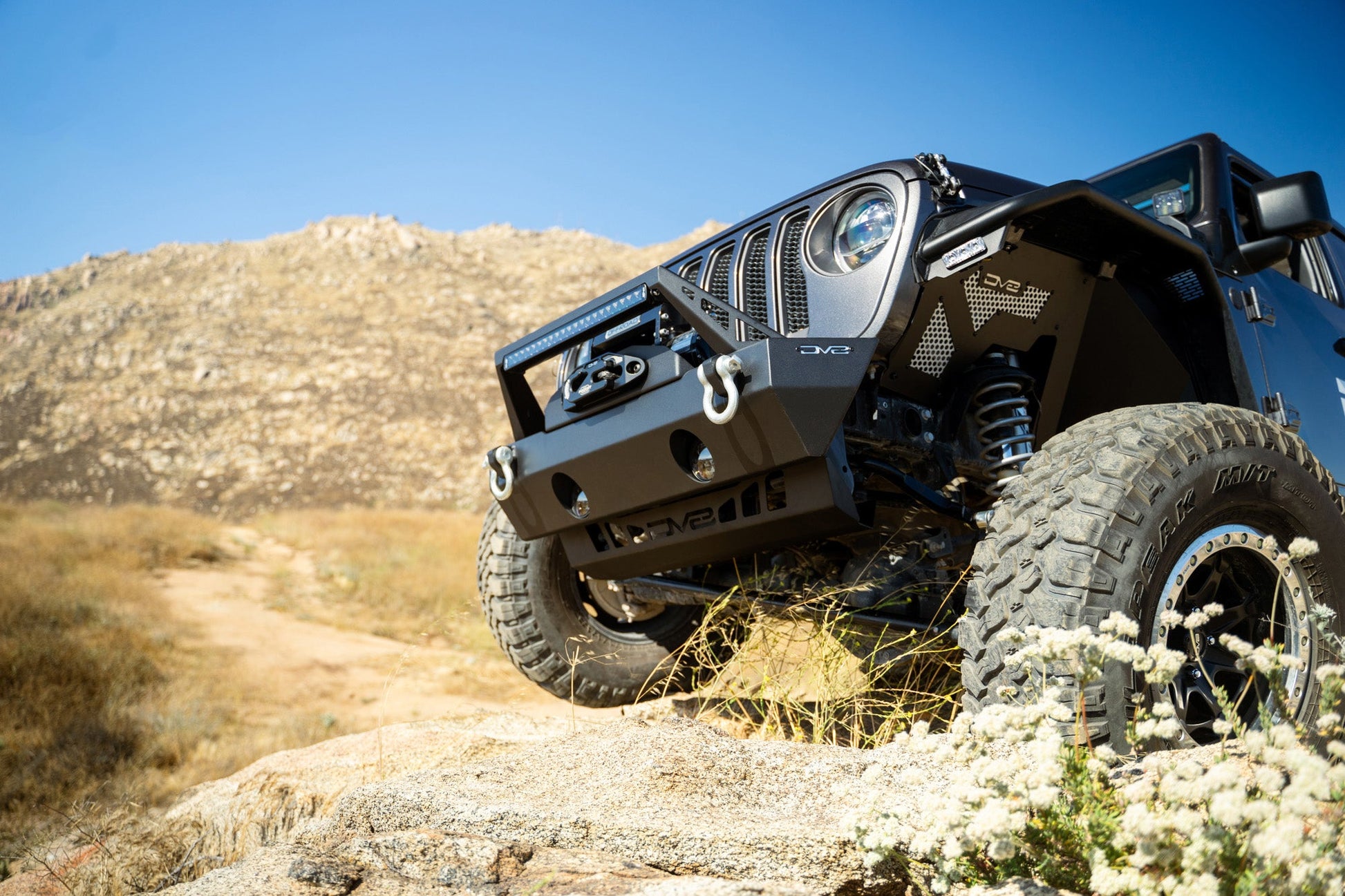 2018-2023-Jeep-JL_JT-Sway-Bar-Disconnect-Skid-Plate_Installed-08.jpg