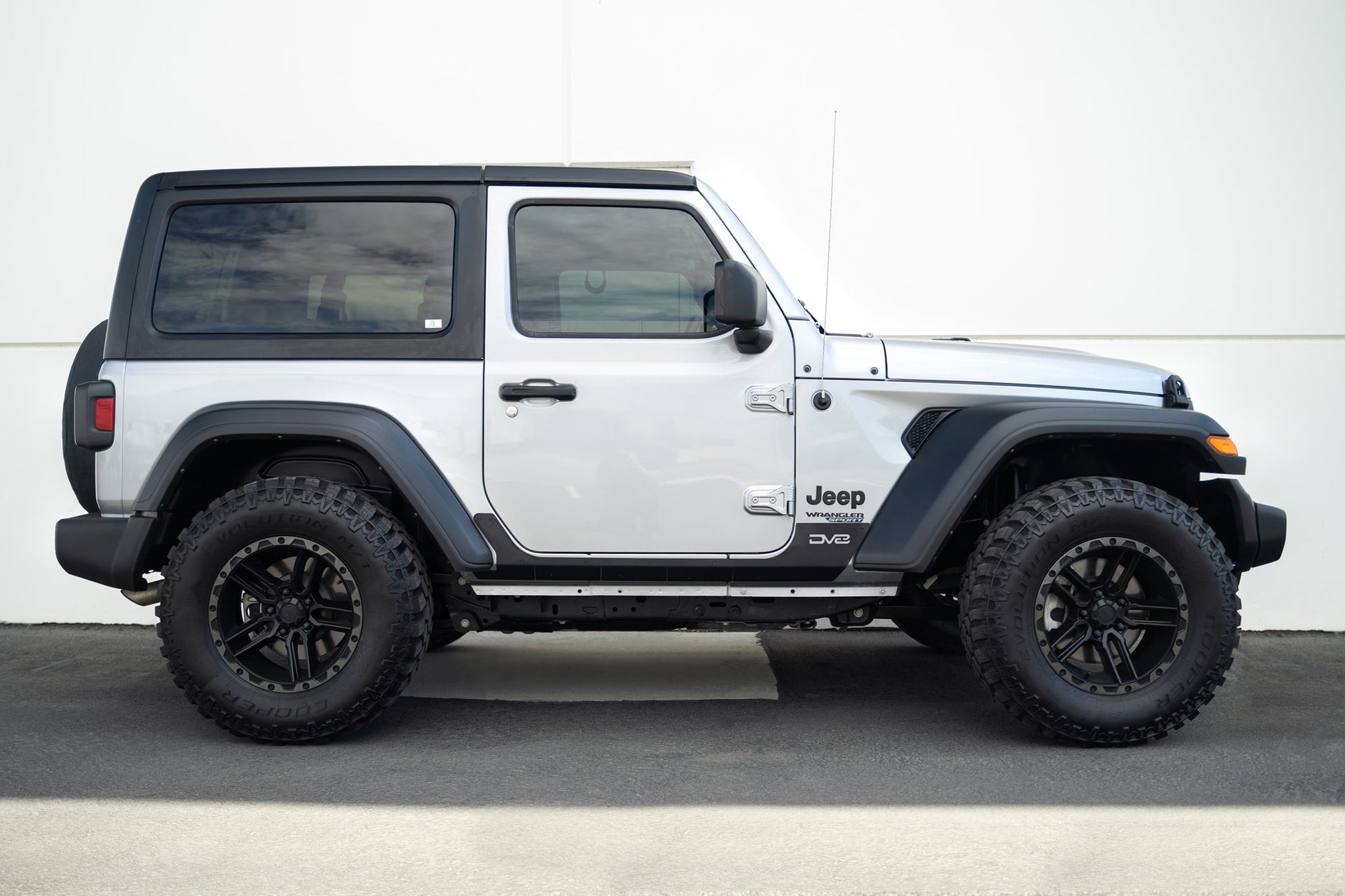 2018-2023-Jeep-Wrangler-JL-2-Door-Rock-Skins_Installed-01.jpg