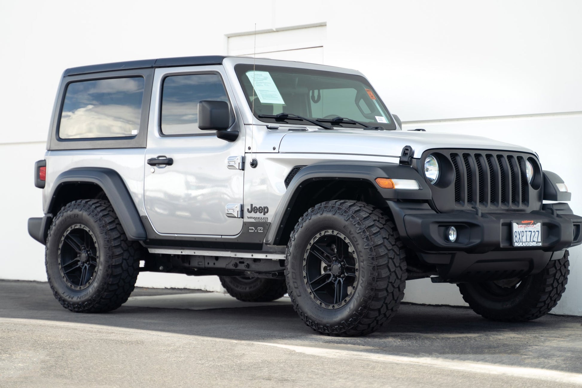 2018-2023-Jeep-Wrangler-JL-2-Door-Rock-Skins_Installed-02.jpg