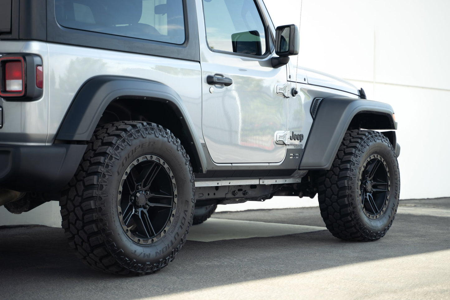 2018-2023-Jeep-Wrangler-JL-2-Door-Rock-Skins_Installed-03.jpg