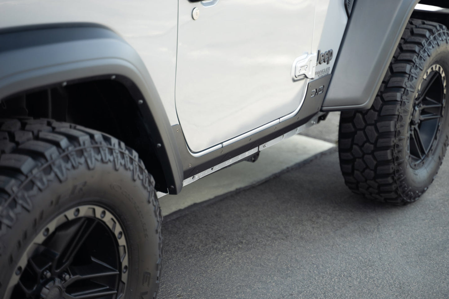 2018-2023-Jeep-Wrangler-JL-2-Door-Rock-Skins_Installed-04.jpg