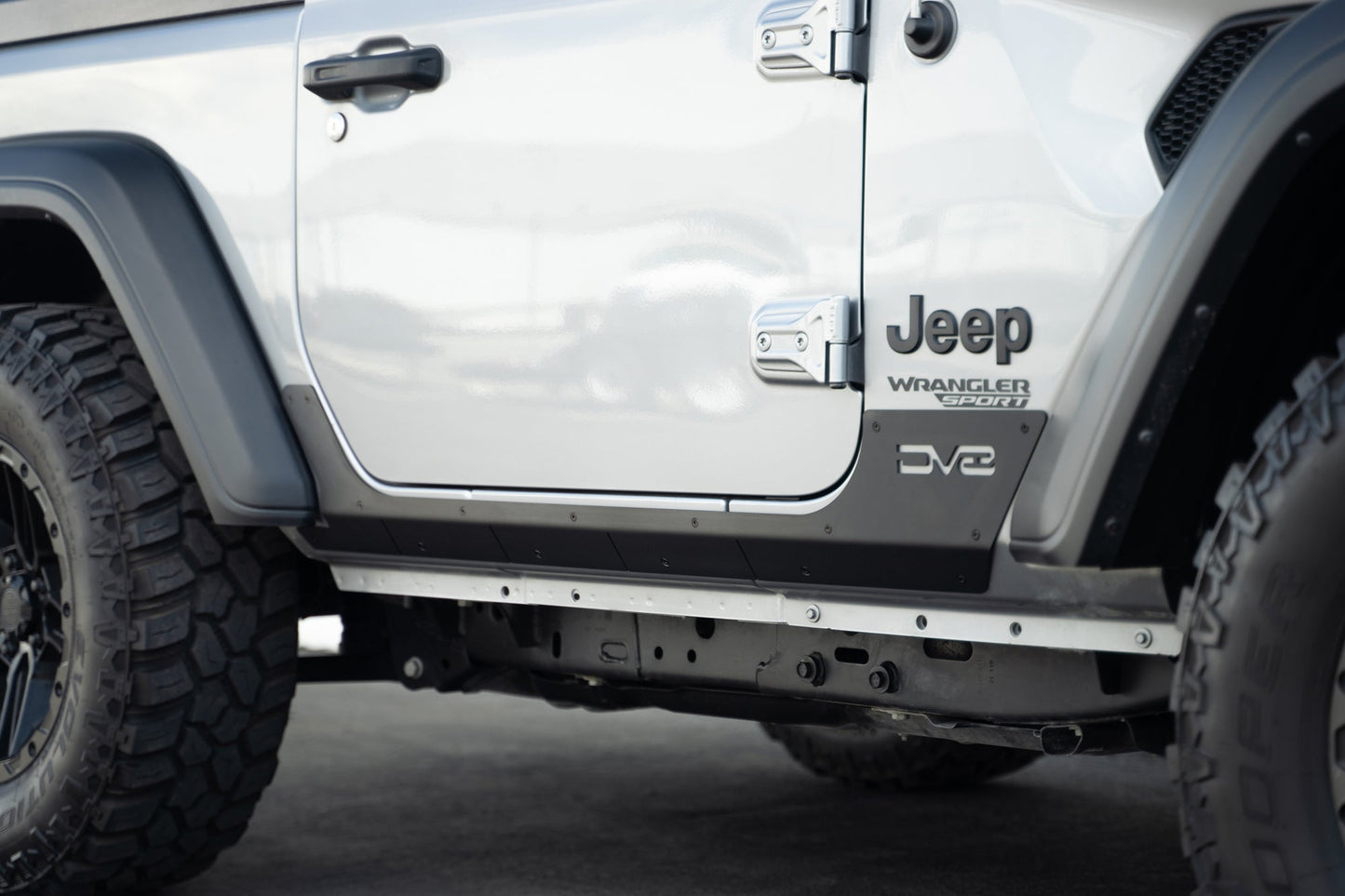 2018-2023-Jeep-Wrangler-JL-2-Door-Rock-Skins_Installed-05.jpg