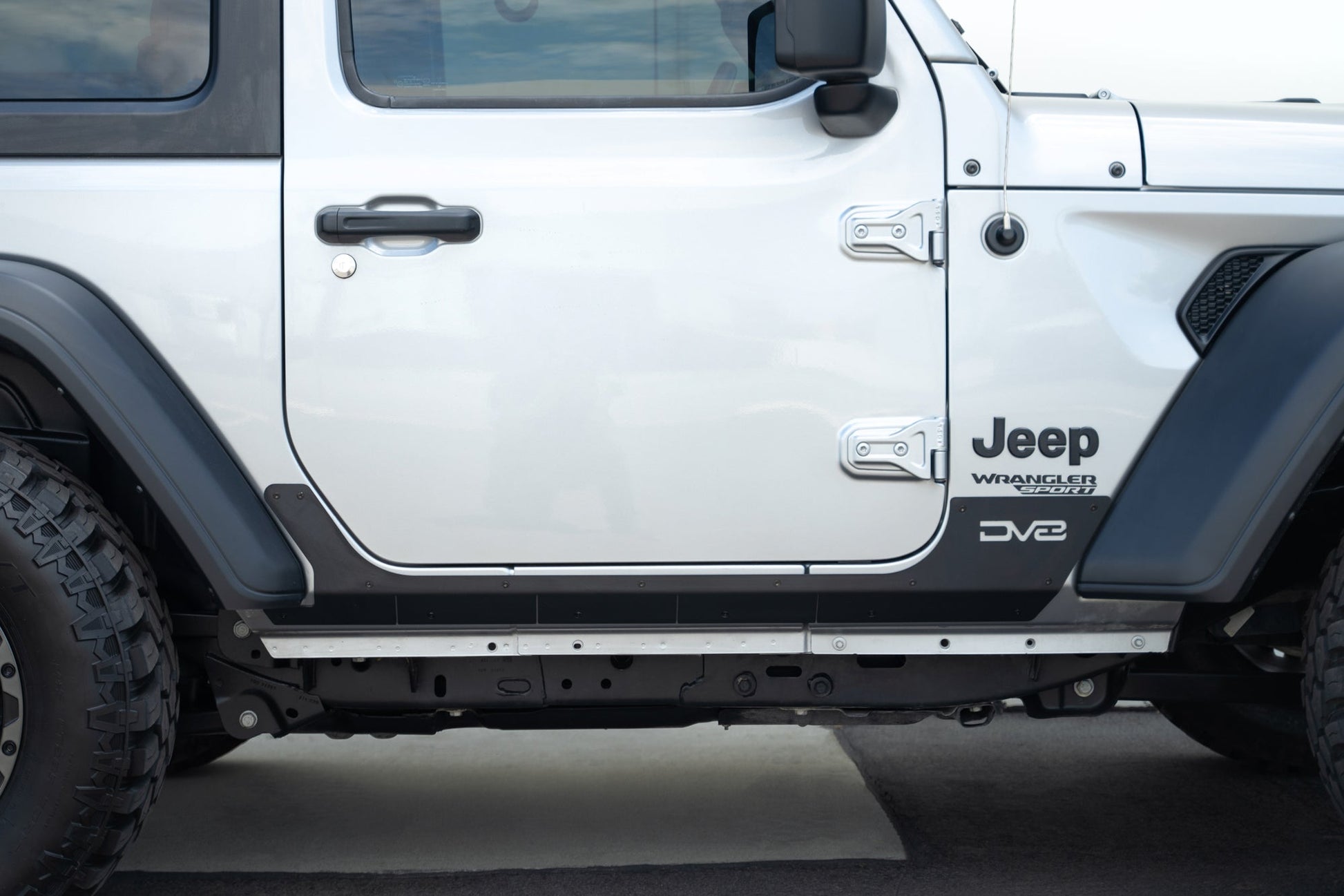2018-2023-Jeep-Wrangler-JL-2-Door-Rock-Skins_Installed-06.jpg