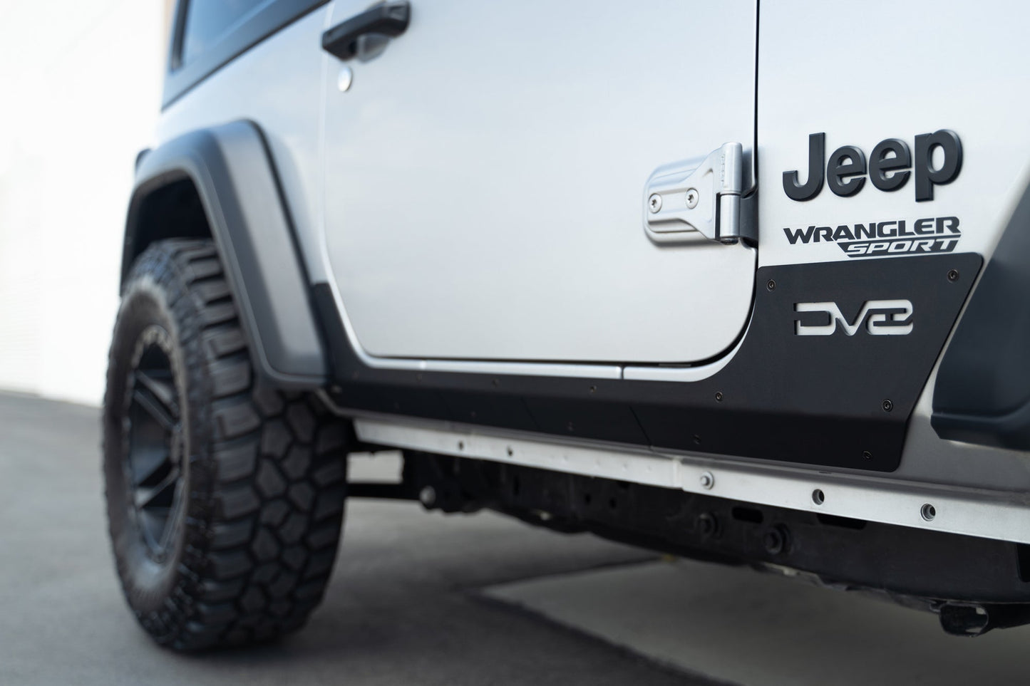 2018-2023-Jeep-Wrangler-JL-2-Door-Rock-Skins_Installed-08.jpg