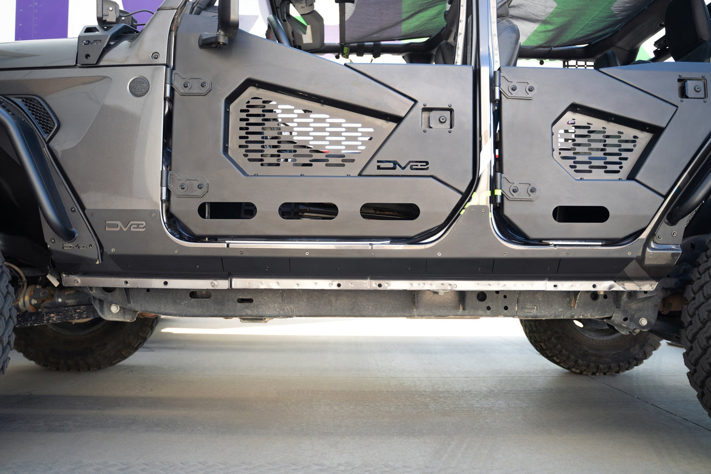 2018-2023-Jeep-Wrangler-JL-4-Door-Rock-Skins_Installed-01.jpg