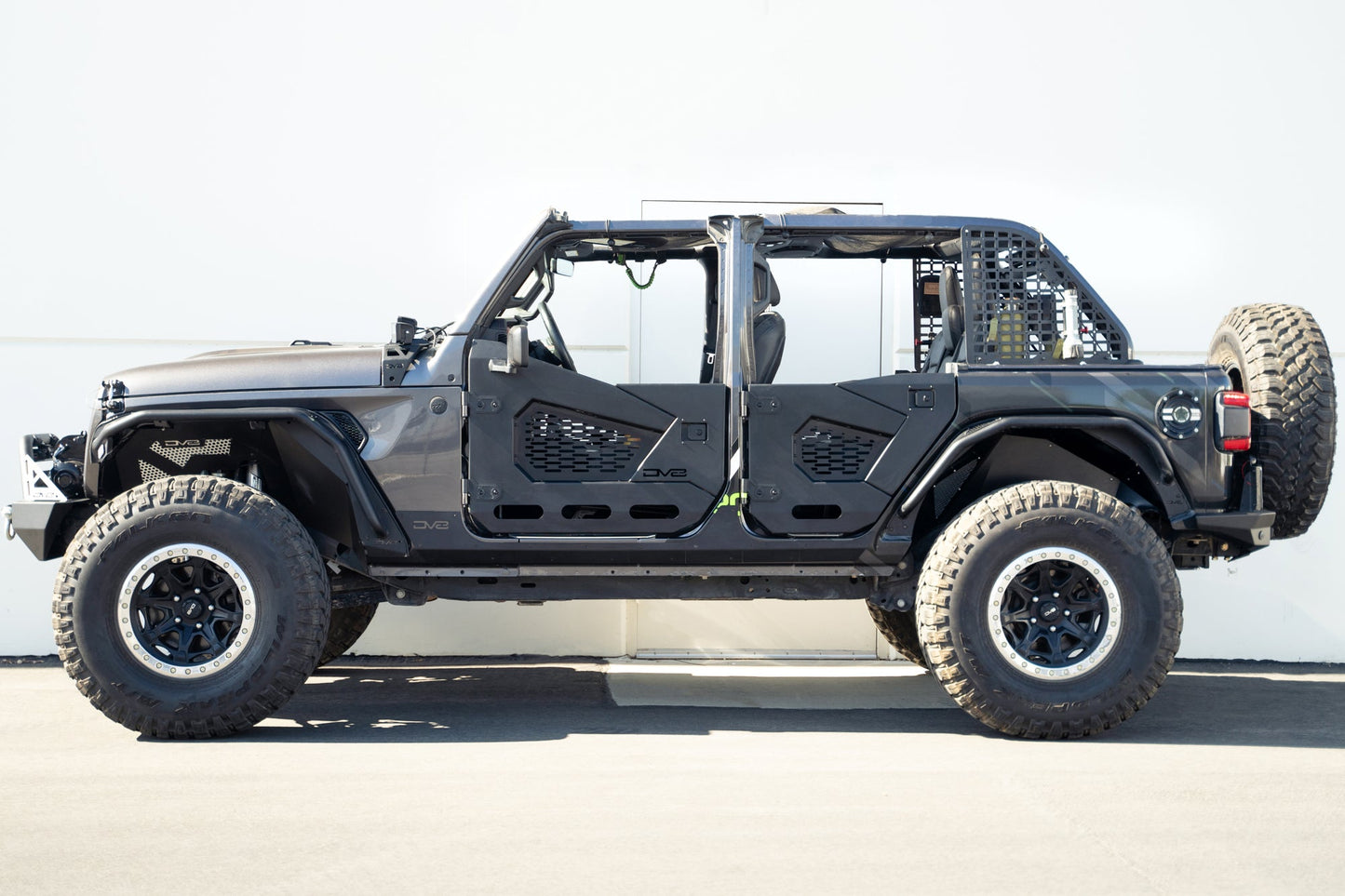 2018-2023-Jeep-Wrangler-JL-4-Door-Rock-Skins_Installed-03.jpg