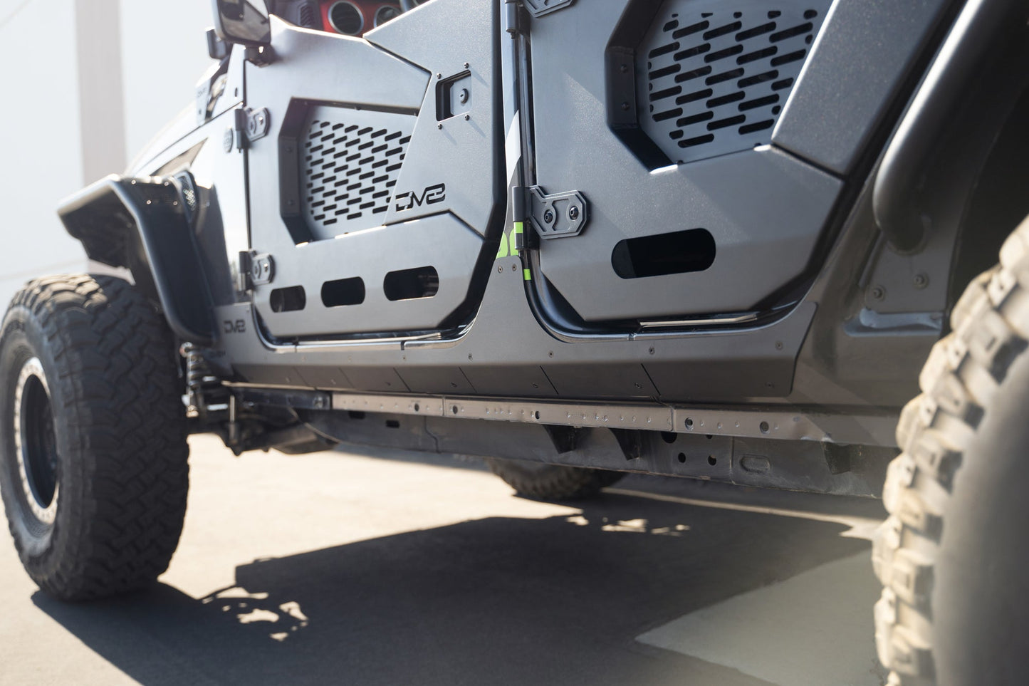 2018-2023-Jeep-Wrangler-JL-4-Door-Rock-Skins_Installed-07.jpg