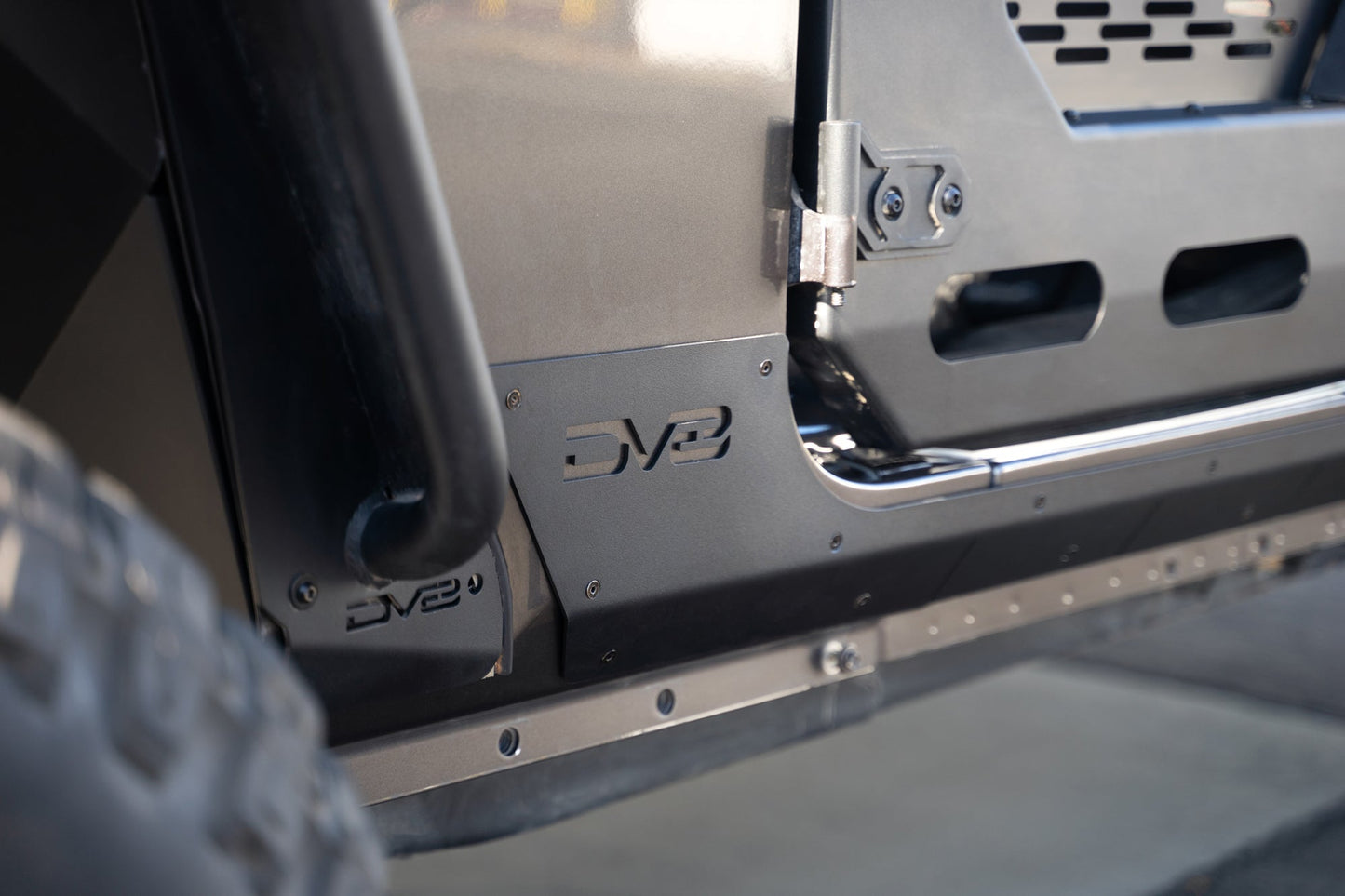 2018-2023-Jeep-Wrangler-JL-4-Door-Rock-Skins_Installed-08.jpg