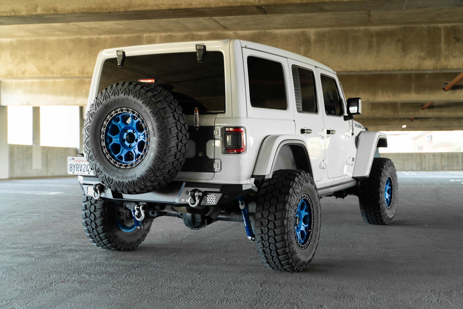 2018-2023-Jeep-Wrangler-JL-FS-7-Series-Rear-Bumper_installed_12.jpg