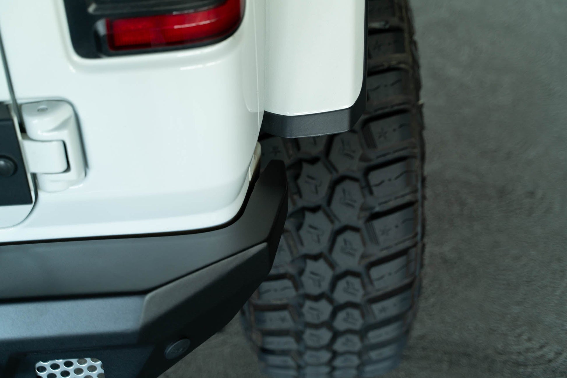 2018-2023-Jeep-Wrangler-JL-FS-7-Series-Rear-Bumper_installed_2.jpg