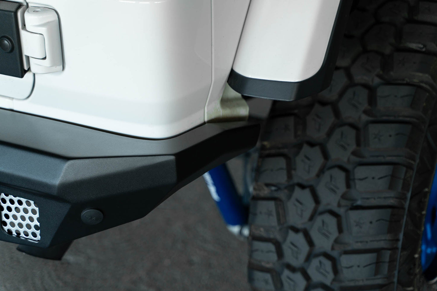 2018-2023-Jeep-Wrangler-JL-FS-7-Series-Rear-Bumper_installed_3.jpg