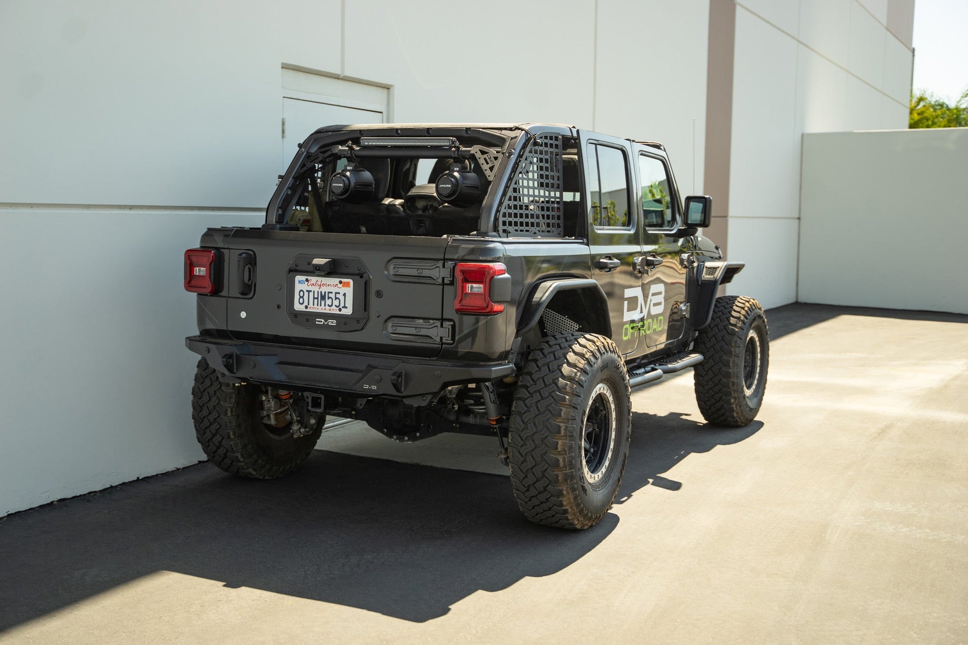 2018-2023-Jeep-Wrangler-JL-OE-Plus-4-Door-Side-Steps_installed_2.jpg