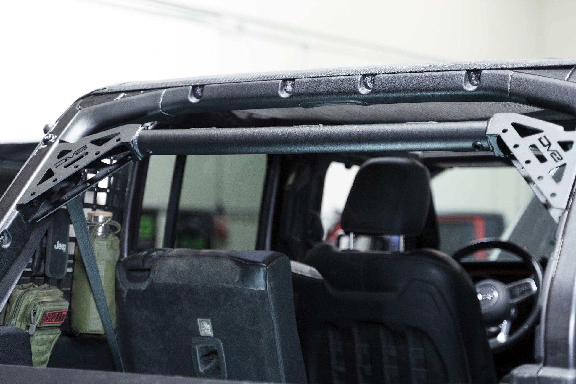 2018-2023-Jeep-Wrangler-JL-Rear-Speaker-_-Light-Bar-Mount_Installed-01.jpg