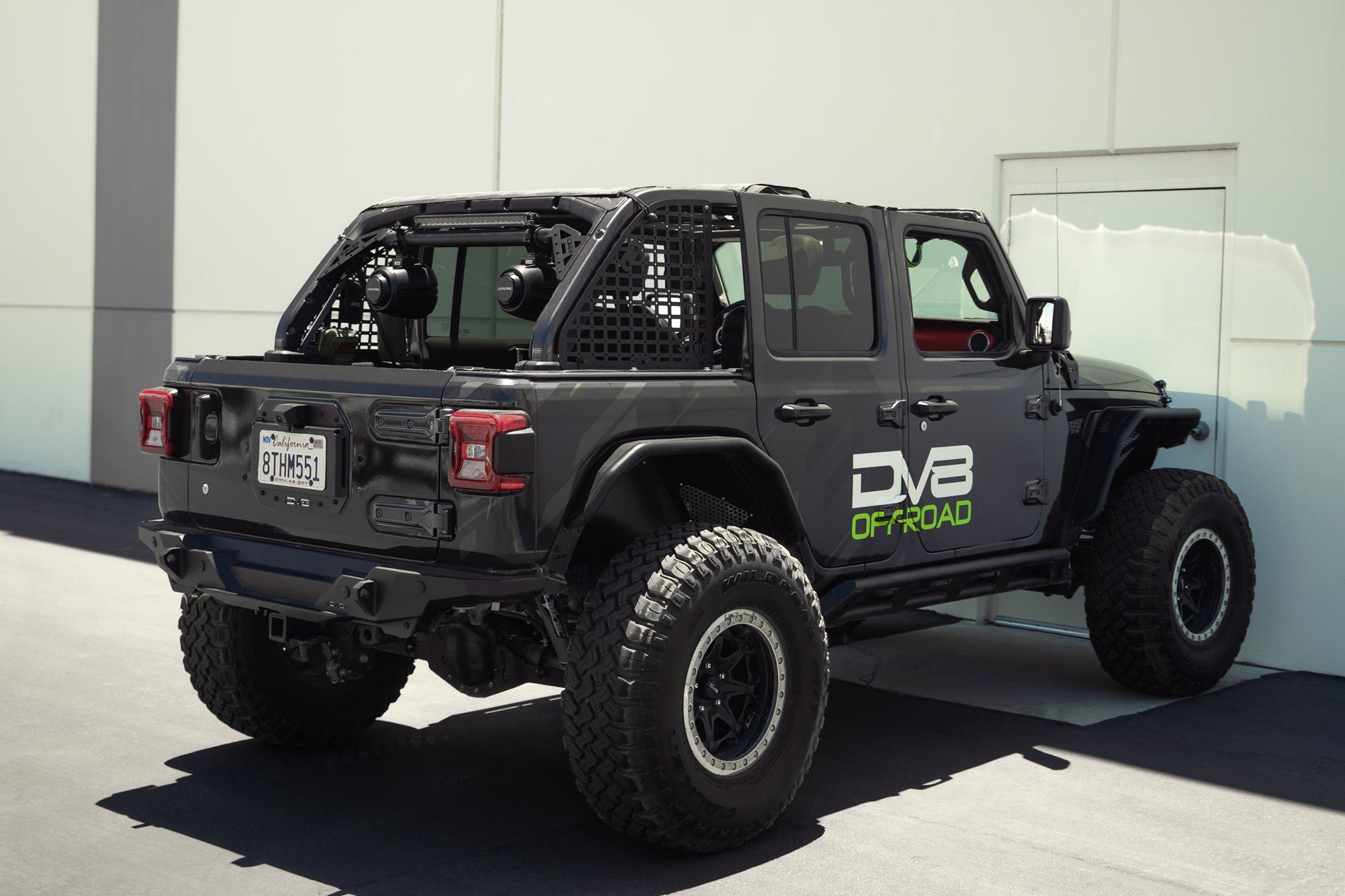 2018-2023-Jeep-Wrangler-JL-Rear-Speaker-_-Light-Bar-Mount_Installed-06.jpg