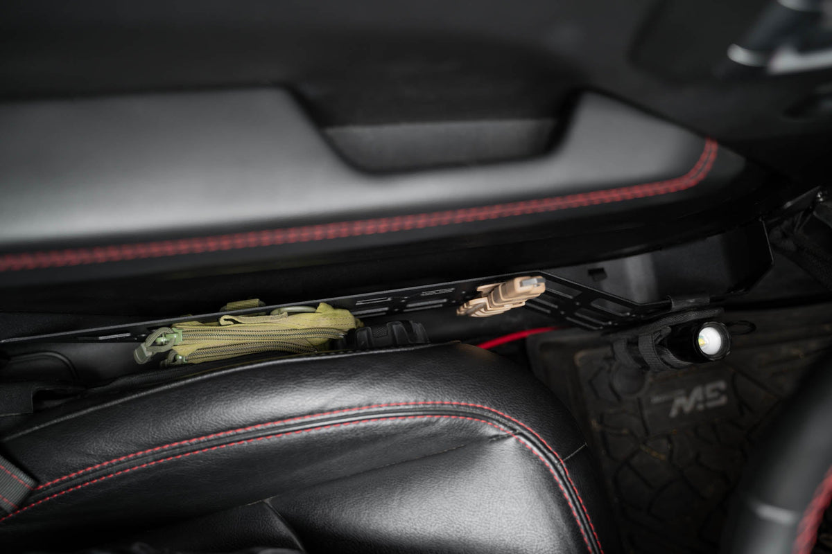 2018-2023-Jeep-Wrangler-JL-_-Gladiator-JT-Front-Door-Pocket02.jpg