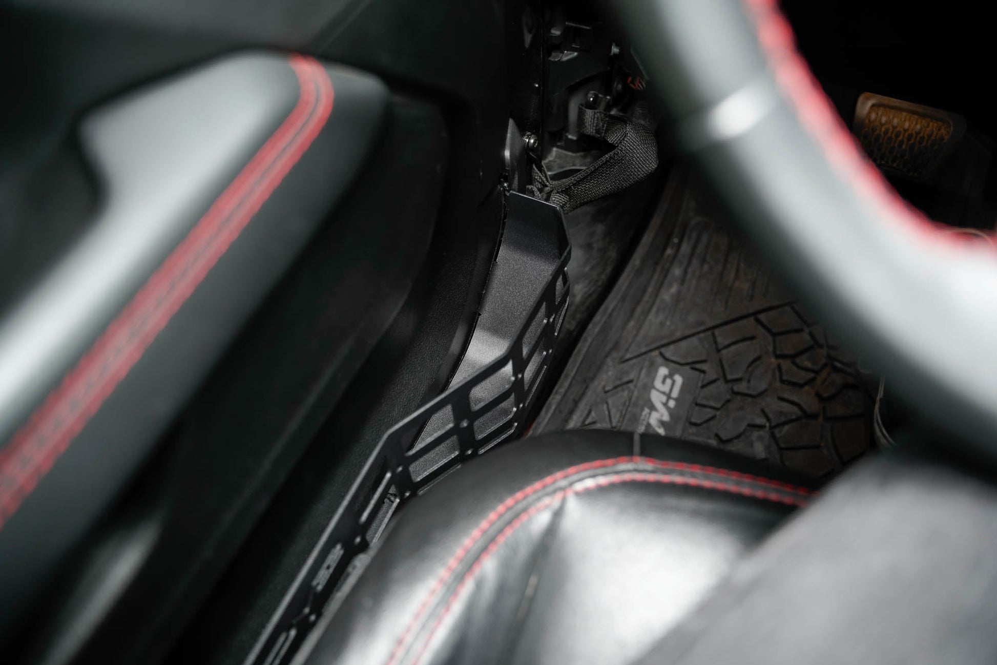 2018-2023-Jeep-Wrangler-JL-_-Gladiator-JT-Front-Door-Pocket05.jpg