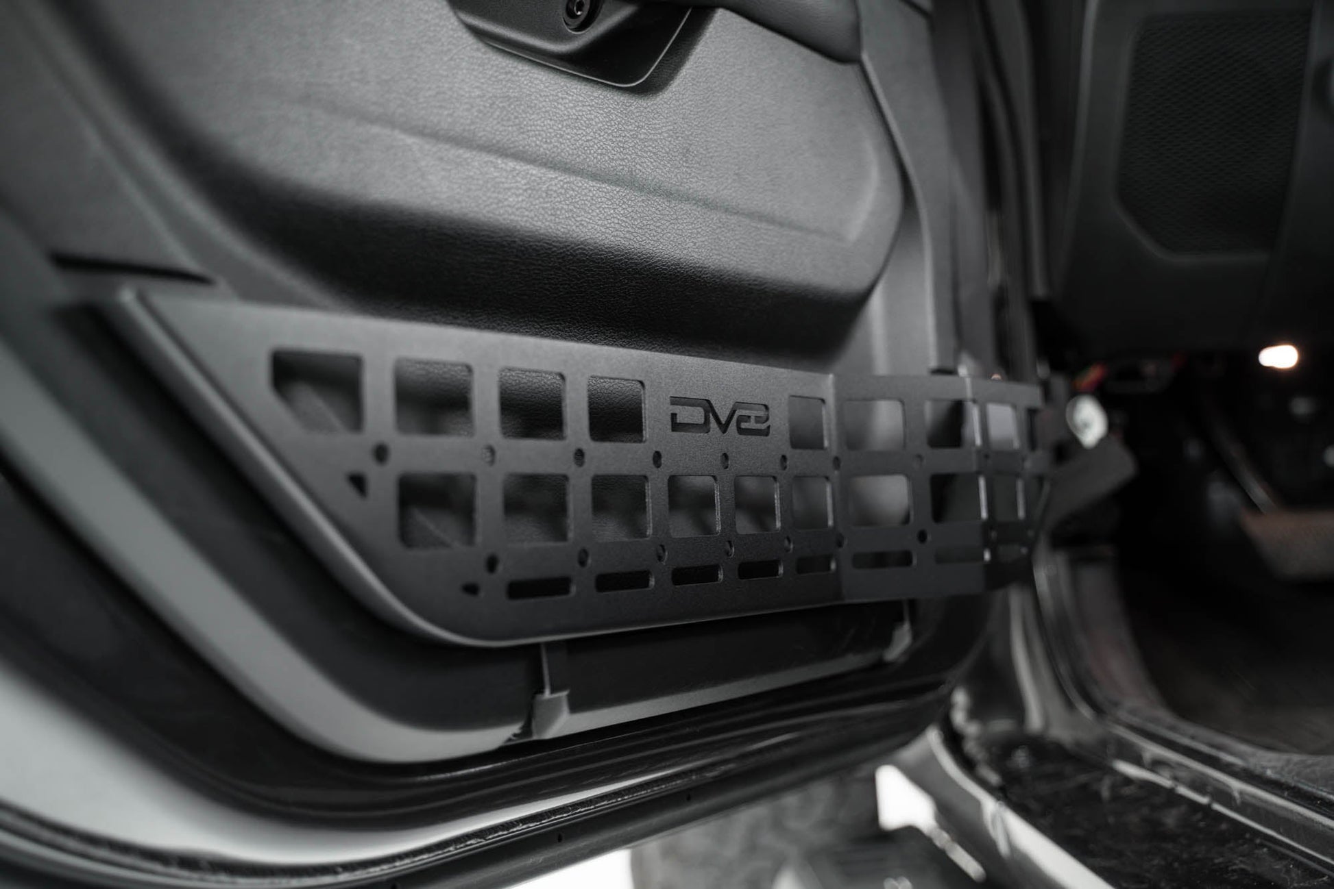 2018-2023-Jeep-Wrangler-JL-_-Gladiator-JT-Front-Door-Pocket06.jpg