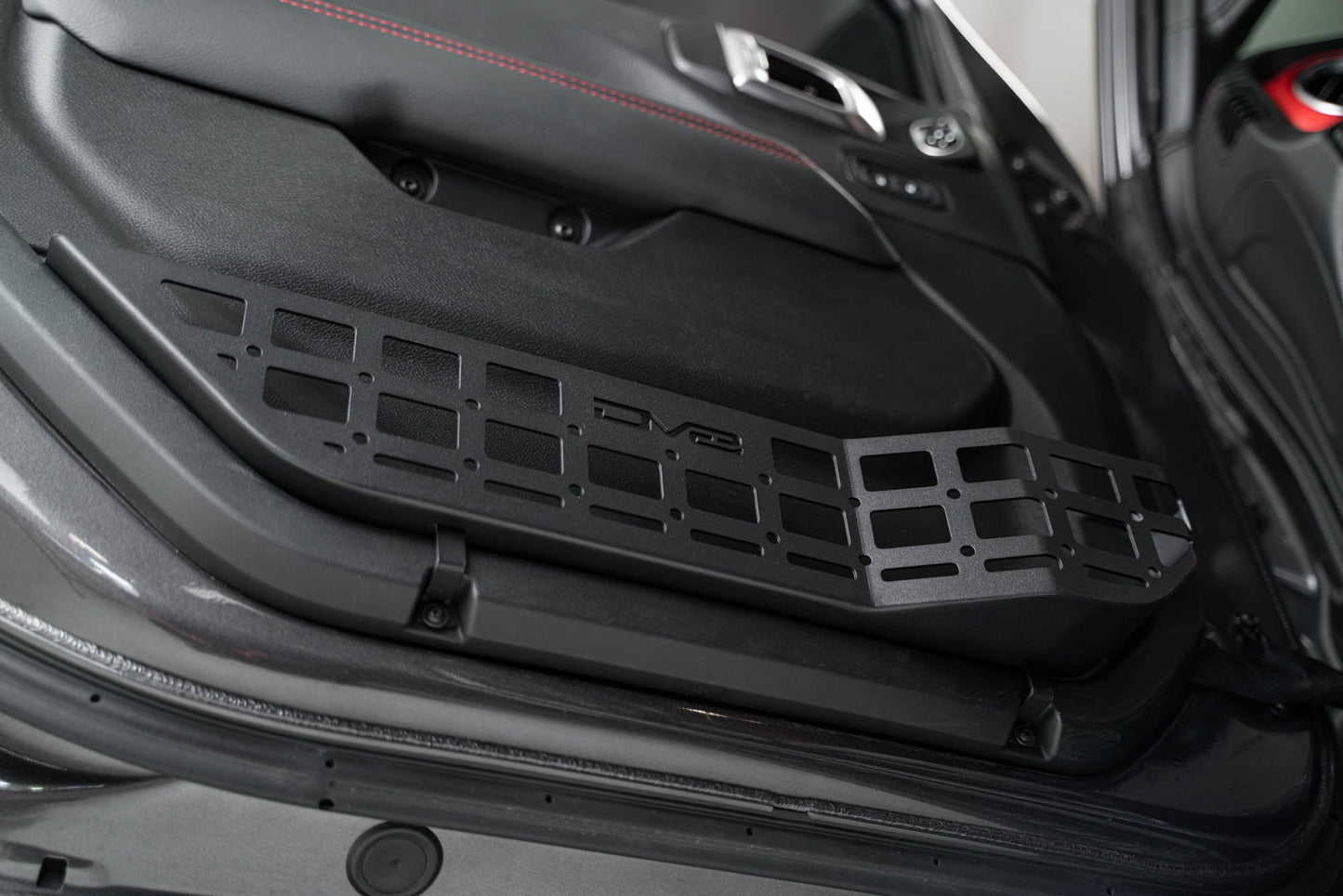 2018-2023-Jeep-Wrangler-JL-_-Gladiator-JT-Front-Door-Pocket09.jpg