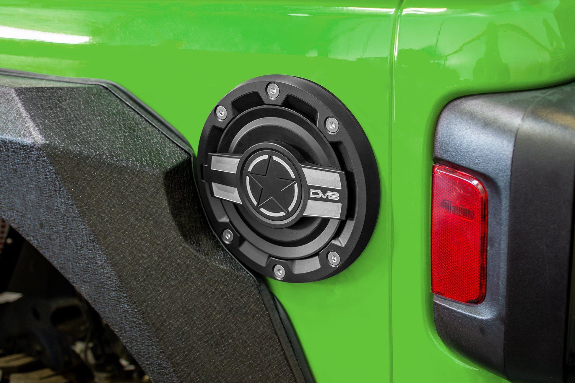 2018-21-jeep-jl-fuel-door-dv8-offroad-d-jl-190004-mil-2.jpg