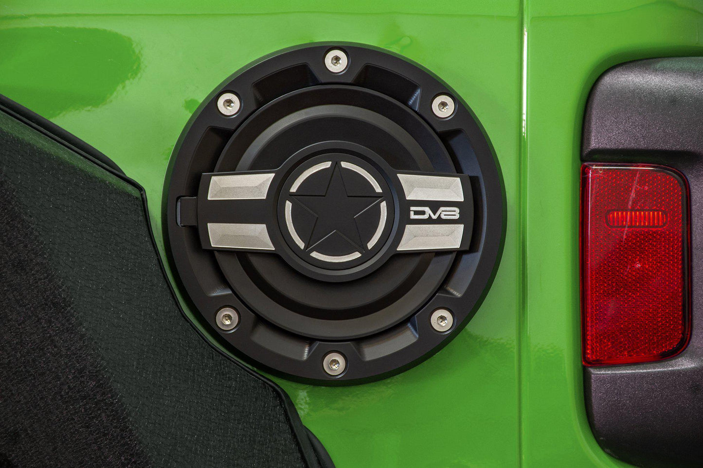 2018-21-jeep-jl-fuel-door-dv8-offroad-d-jl-190004-mil-3.jpg