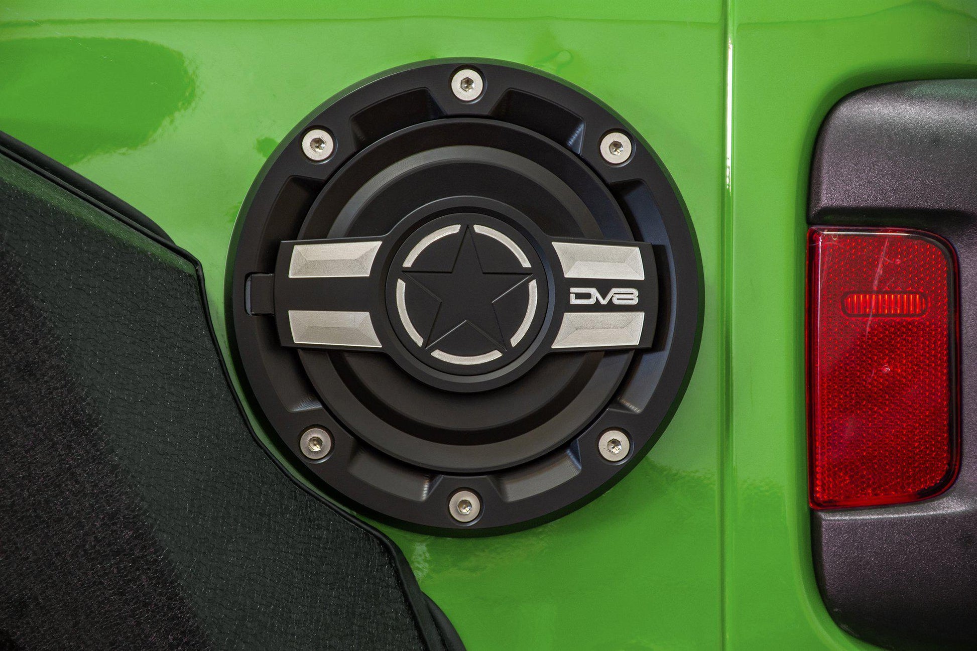 2018-21-jeep-jl-fuel-door-dv8-offroad-d-jl-190004-mil-3.jpg